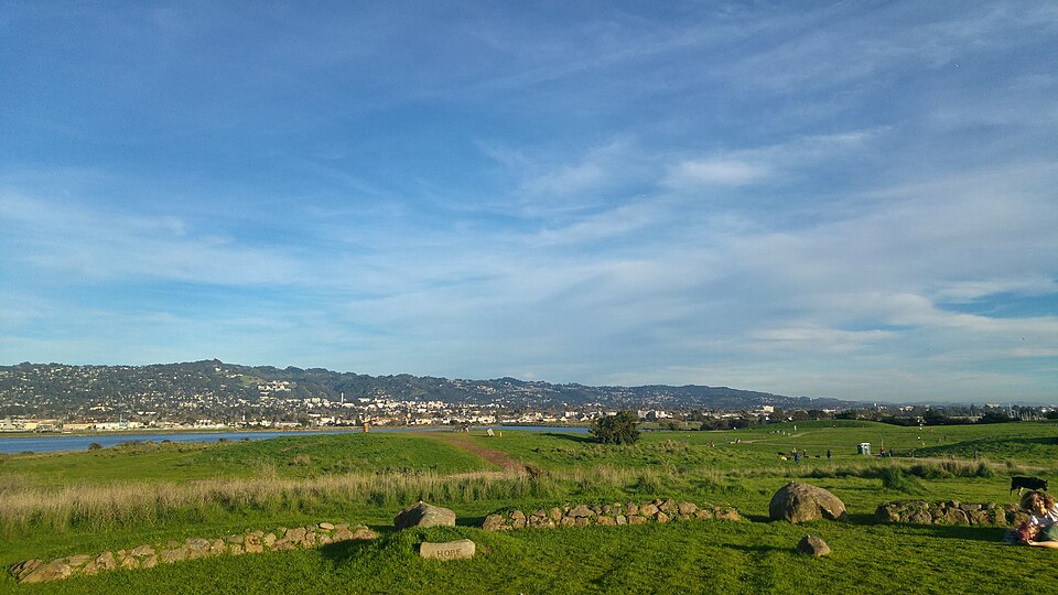 File:Cesar-chavez-park-hilltop.jpg