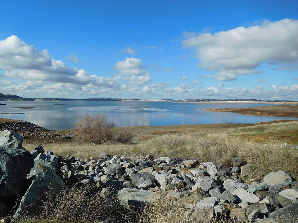 File:Folsom Lake 626 - panoramio.jpg