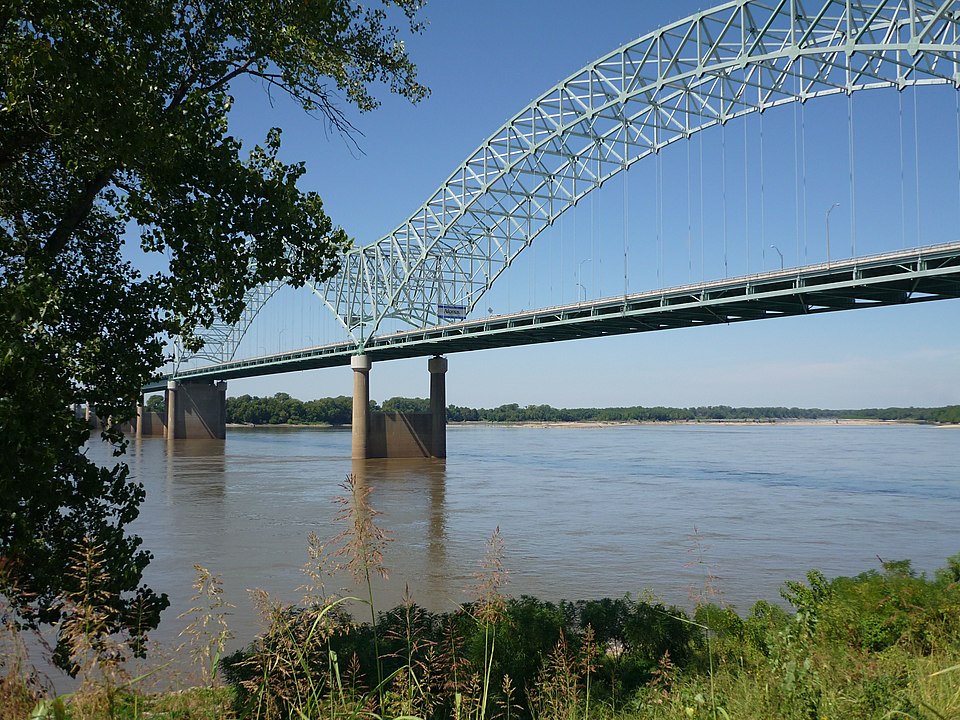File:Hernando DeSoto Bridge - panoramio.jpg