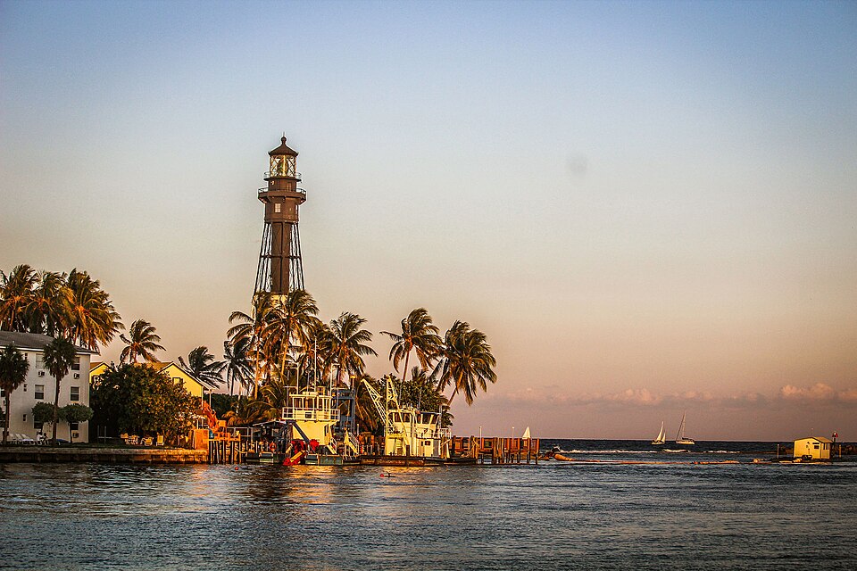 File:Hillsboro-inlet-lighthouse.jpg