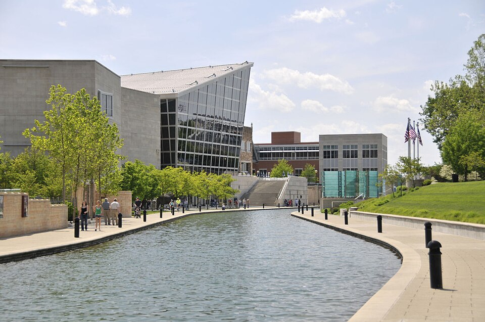 File:Indianapolis - Canal Walk (2504006423).jpg