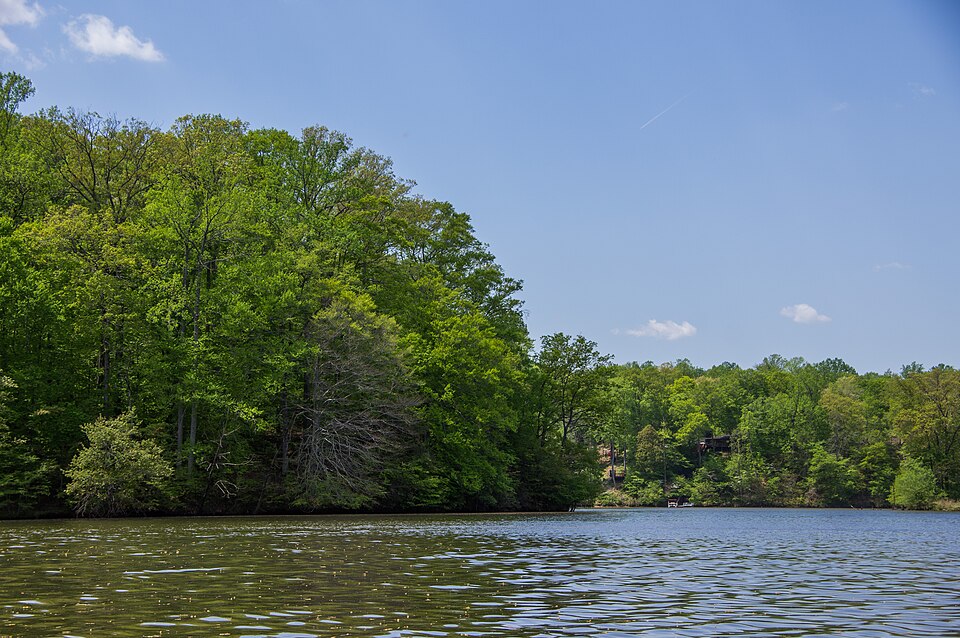 File:Kayaking at Fountainhead (17275604528).jpg